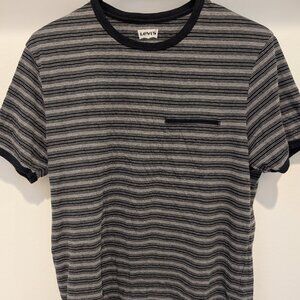 Levi's Branded Stripped Slip-In Pocket Fashion Tee - Size M